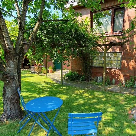 Ruhige Gaestesuite Mit Fruehstueck Rhauderfehn Exterior foto